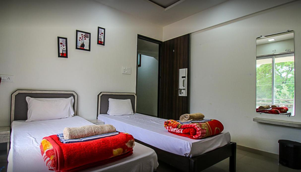 Stay Nc Homestay Нашик Екстериор снимка